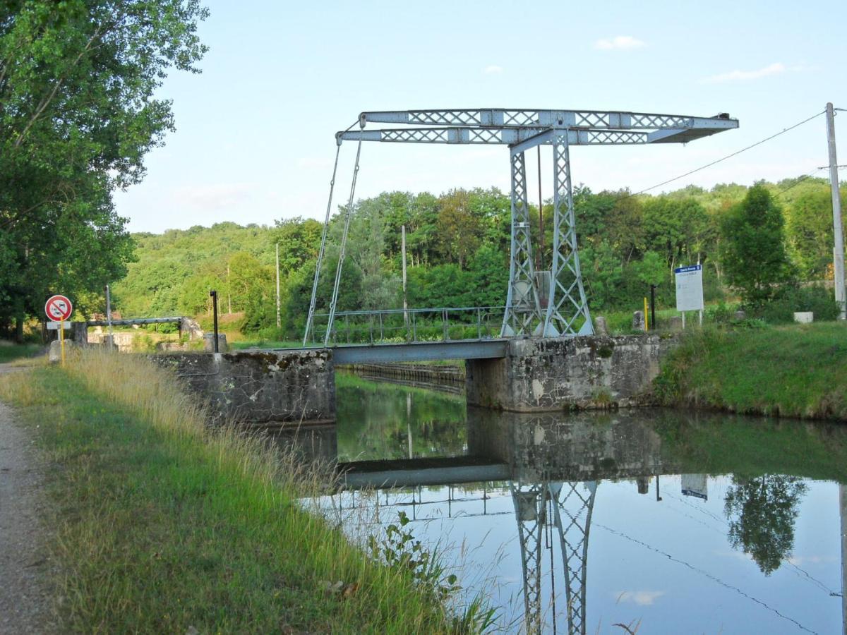 Canal Du Nivernais Gites Le Champ Radis Marigny-sur-Yonne Экстерьер фото